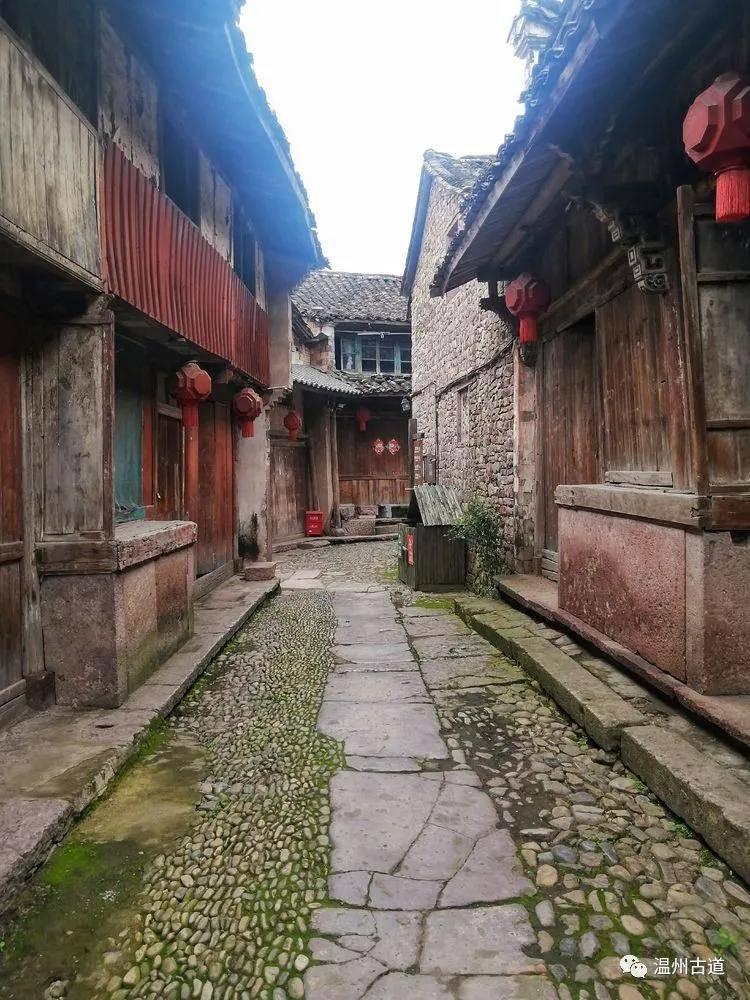 逃离荒凉之地